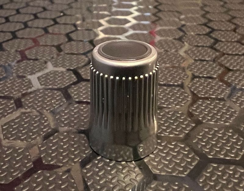 [00016] M32 Knob