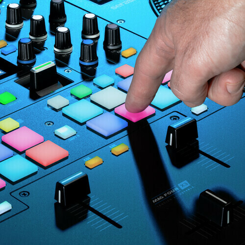 [Rane Seventy-Two MKII] RANE DJ SEVENTY-TWO 2-Channel Performance Mixer with Touchscreen for Serato DJ Pro
#RA72MKII  MFR #SEVENTY-TWO MKII
